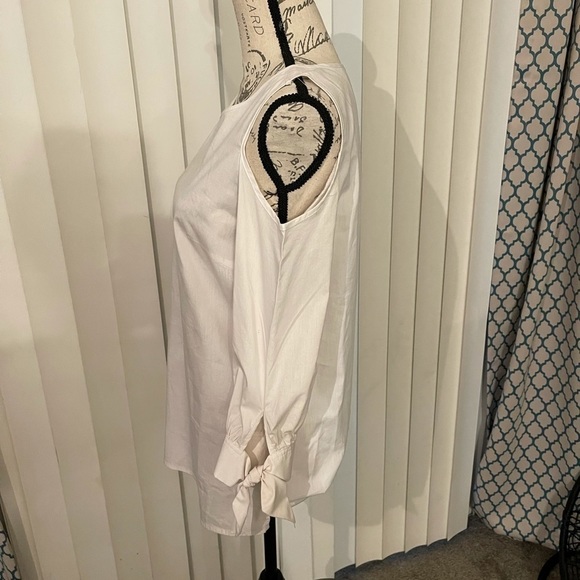 Sz Small White Shirt with shoulder cutouts - Picture 3 of 8